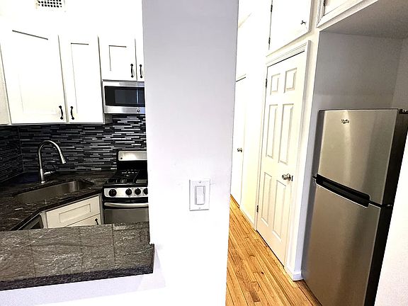 4th image of 321 E 66th St APT 4F