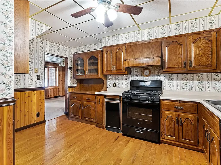 417 Jackson Ave — Photo 2