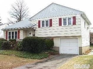 23 Glenbrook Rd, Hicksville, NY 11801