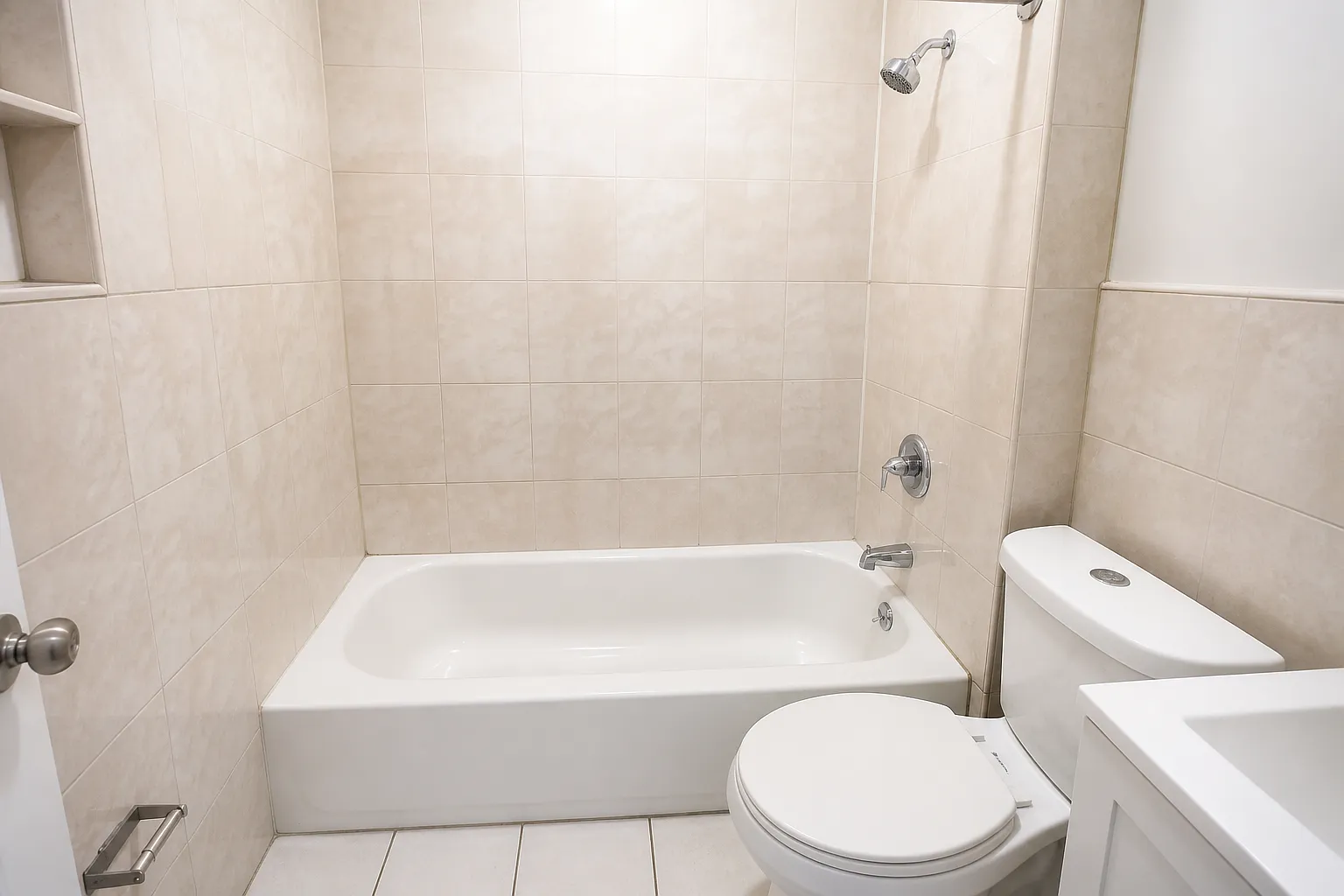 3 bed, $2,100 — Photo 3