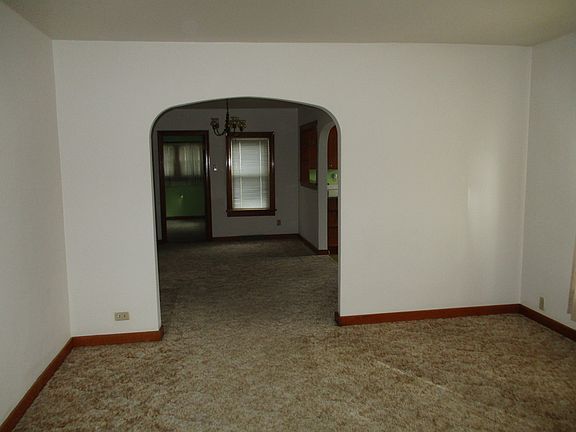 5th image of 917 Painter St