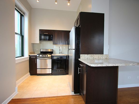 4th image of 520 W Wellington Ave APT 4A