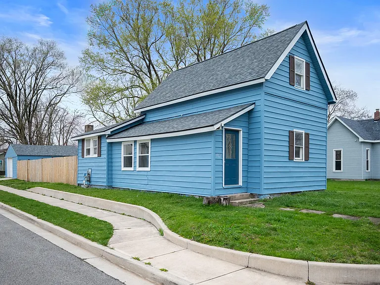 1601 N Webster St — Photo 13