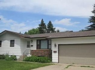 1016 32nd Ave S, Grand Forks, ND 58201