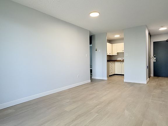 3rd image of 1653 Ouellette Ave #402