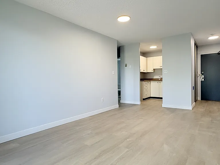 1653 Ouellette Ave #402 — Photo 3