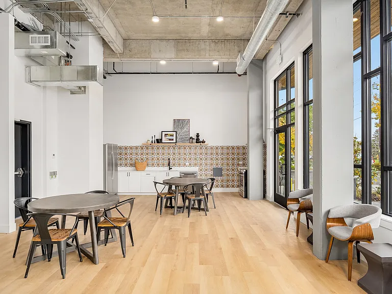 Cubix at Othello Apartments — Photo 114