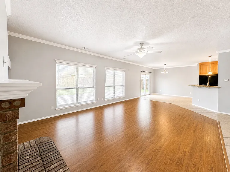 5709 Parkwood Trl — Photo 12