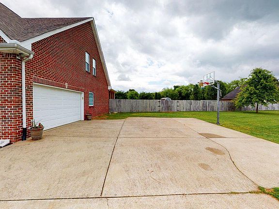 4th image of 156 Bland Dr