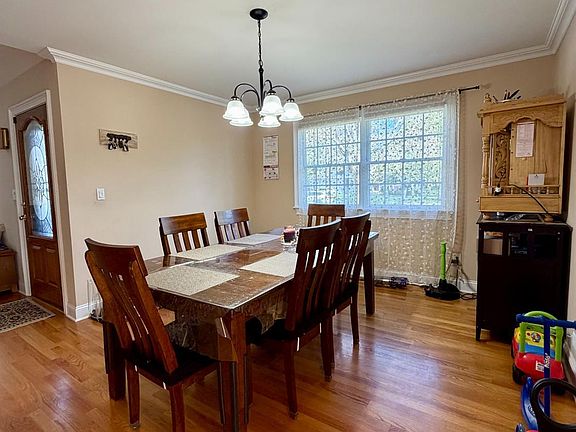 4th image of 214 Rivercrest Dr
