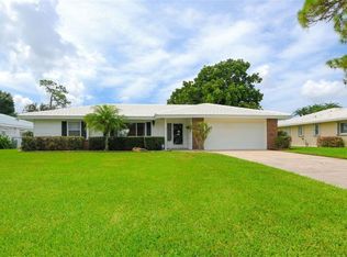 1976 Mid Ocean Cir, Sarasota, FL 34239