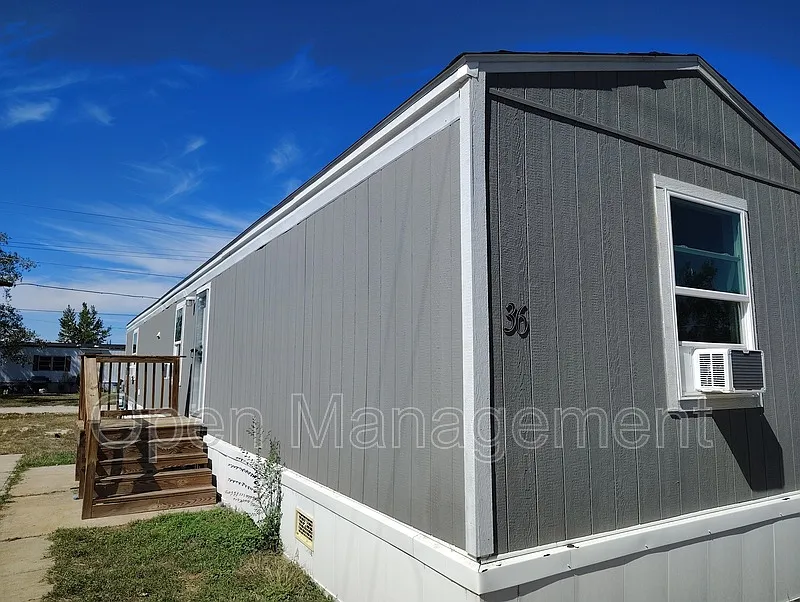 3 bed, 2.0 bath, 924 sqft, $1,029 — Photo 1