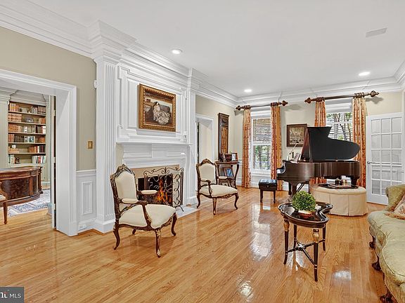 5th image of 921 Towlston Rd