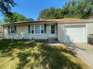 1937 S Robberson Ave, Springfield, MO 65807
