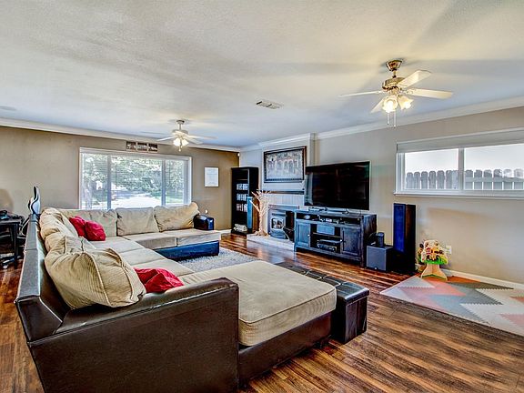 4th image of 8932 Aksarben Dr