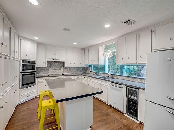 5th image of 15696 Lakeway Drive