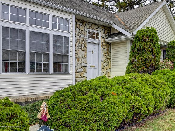 3rd image of 622 Hartford Pl