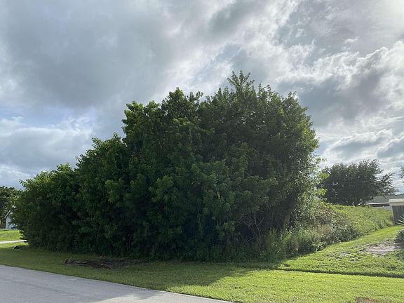 3rd image of 276 SW Kestor Dr
