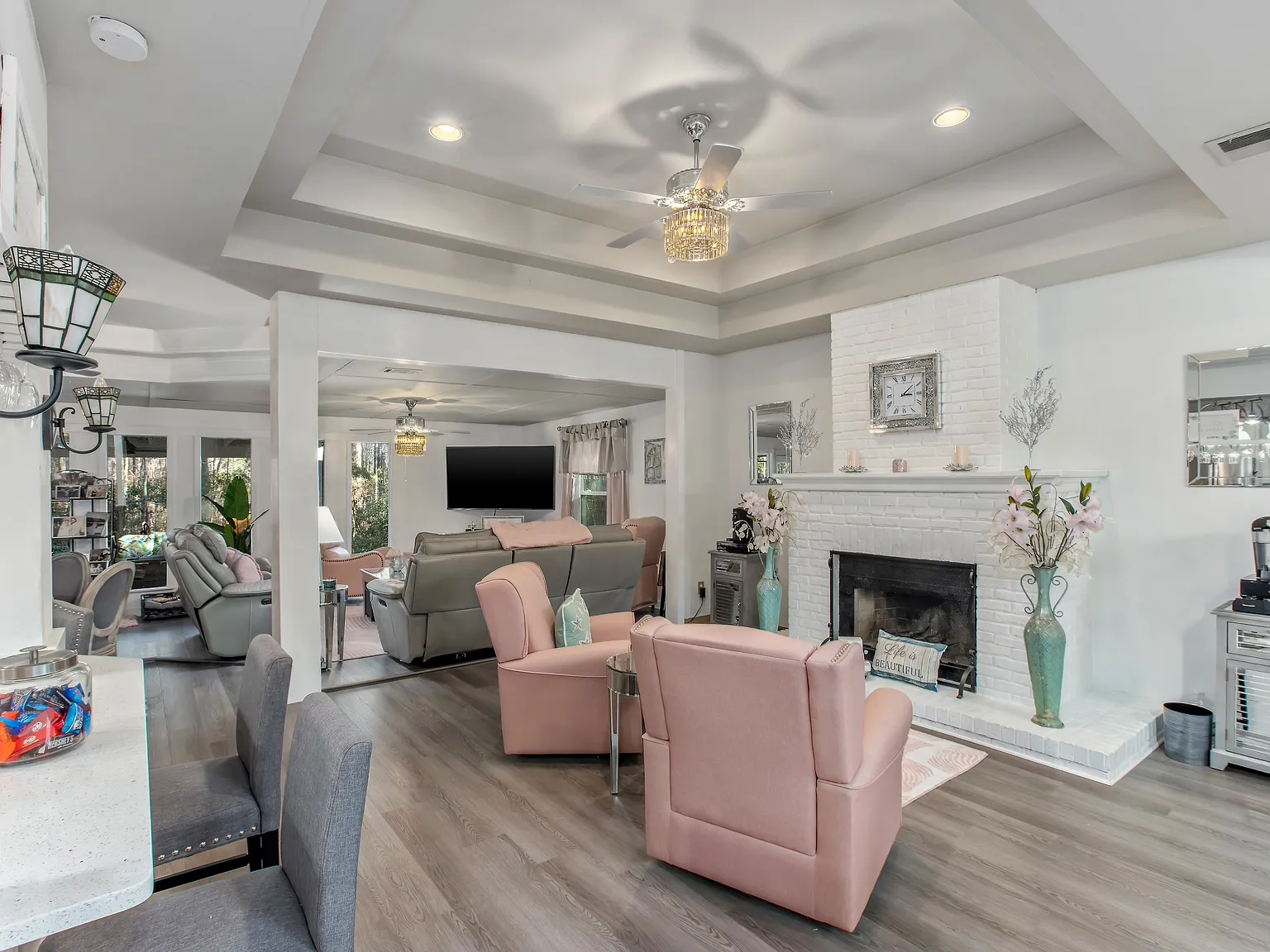 3 bed, 2.5 bath, 3463 sqft, $4,000 — Photo 3
