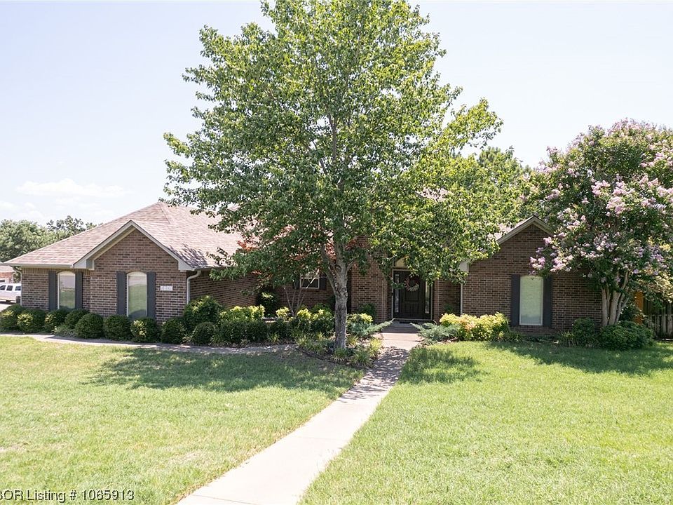 1st image of 2130 Parkridge Dr