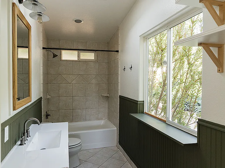 2841 Los Feliz Dr — Photo 17