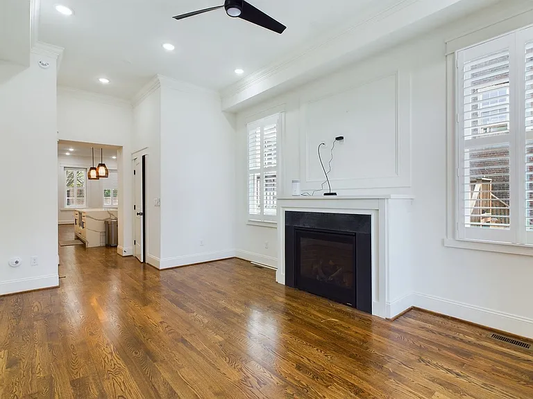 2515 E Franklin St — Photo 14