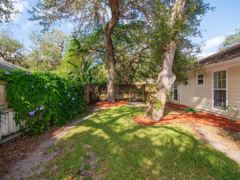 726 Flamevine Ln — Photo 32