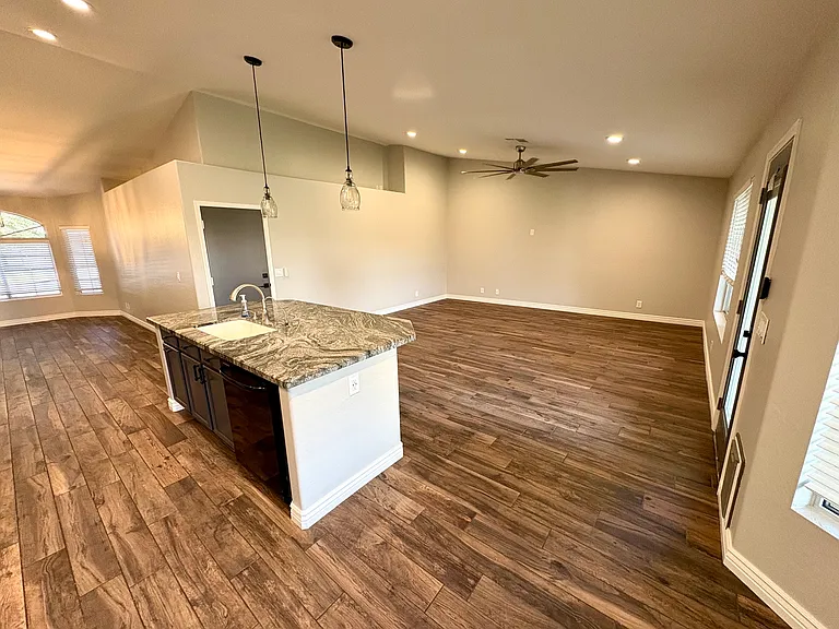 2866 E Toledo Ct — Photo 10