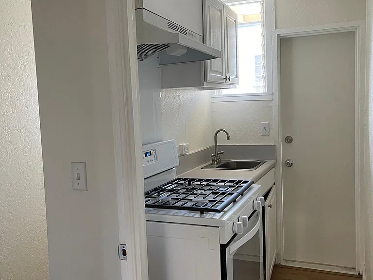 607 Isenberg St #6 — Photo 6
