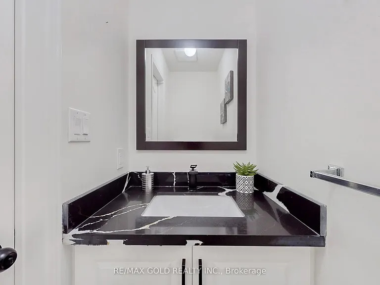 4 Treepark St — Photo 10