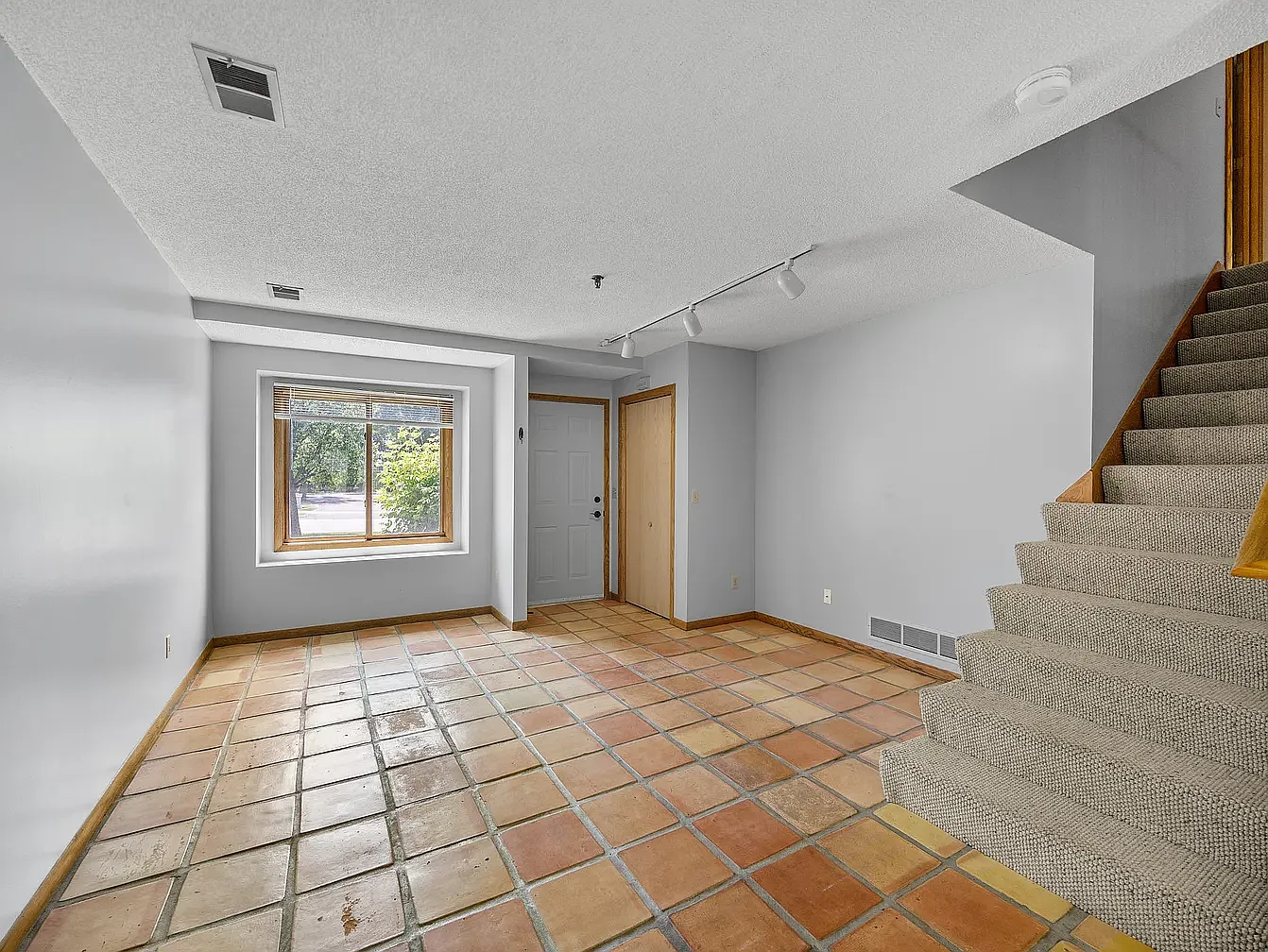 2 bed, 1106 sqft, $900 — Photo 1
