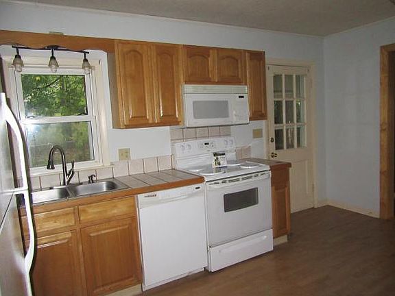 5th image of 3828 Summit Dr