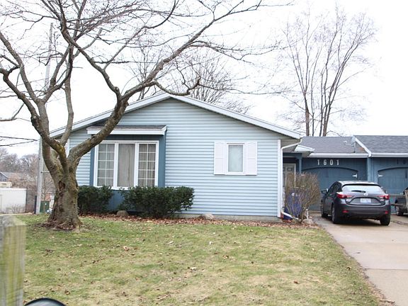 2nd image of 1601 Diamond Ct NE
