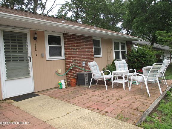 3rd image of 496A Thornbury Ct