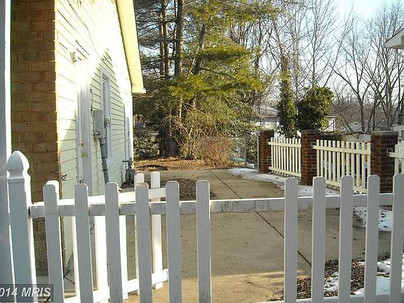 4th image of 1343 Burlington Dr