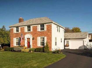 111 Park Forest Dr, Williamsville, NY 14221