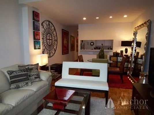 Rented by Anchor Associates | media 44