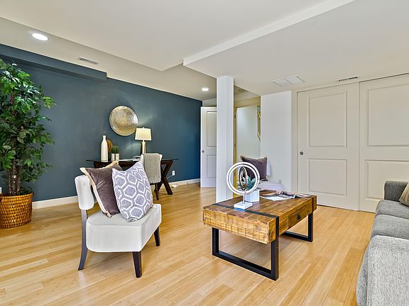 4th image of 3021 Humes Pl W