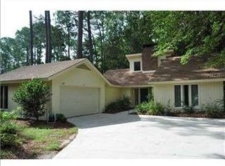 17 Monastery Rd W, Savannah, GA 31411