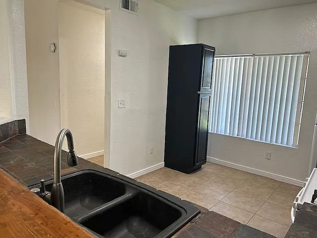 1296 Alderwood Ln — Photo 5