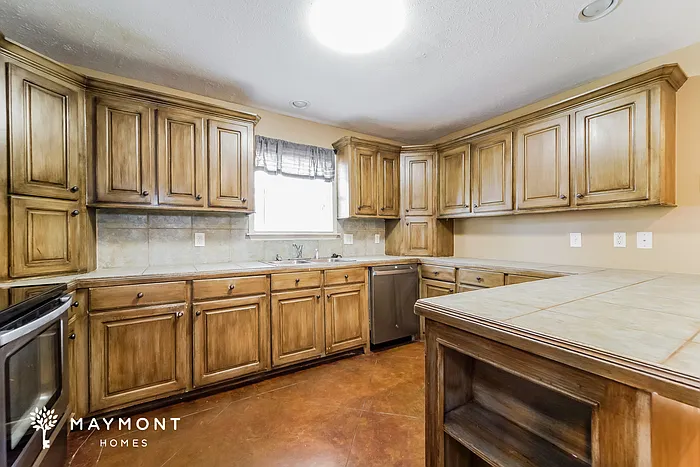 252 Greensview Dr — Photo 6