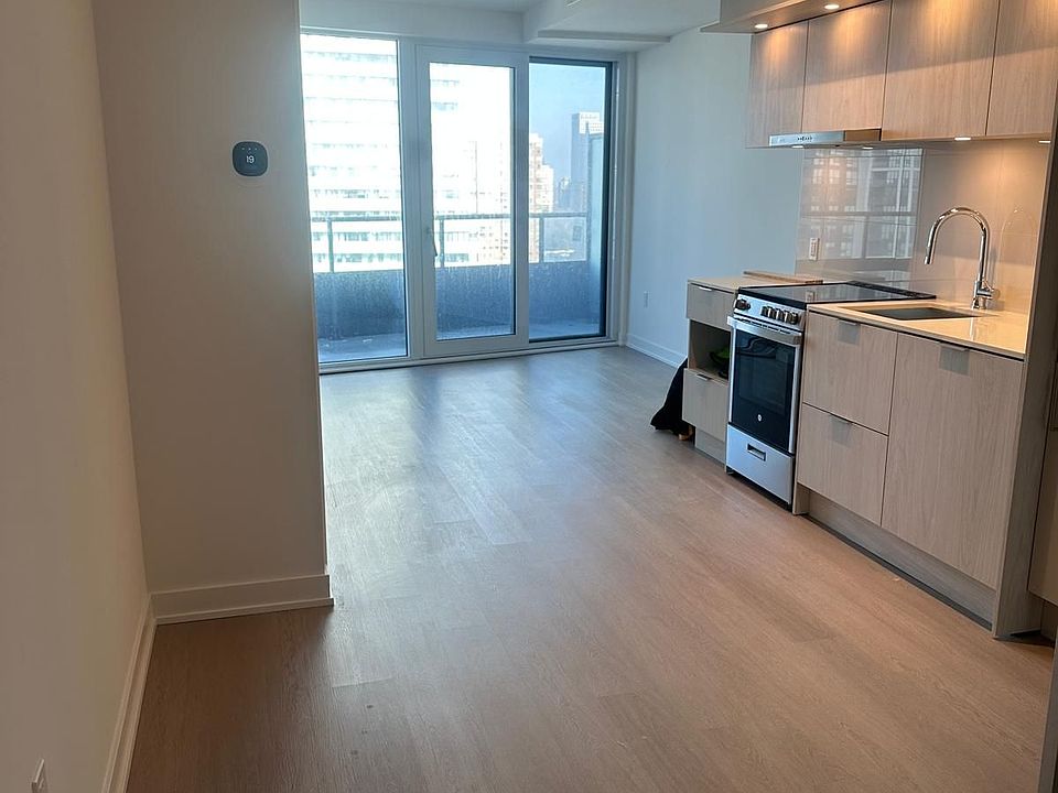 1st image of 448 Burnhamthorpe Rd W #1205