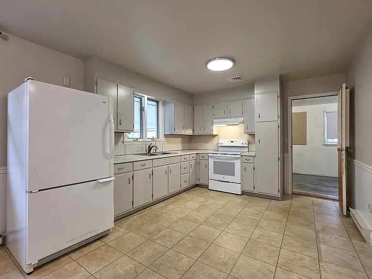 2 Colonial Ave — Photo 7