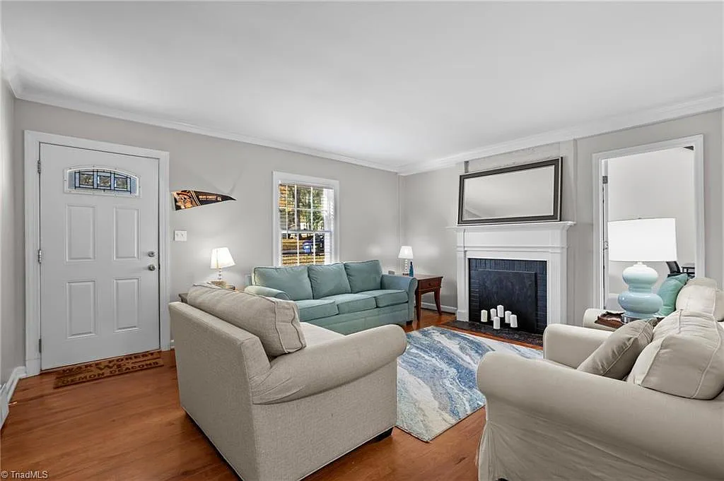 4 bed, 2.0 bath, 1365 sqft, $2,500 — Photo 1