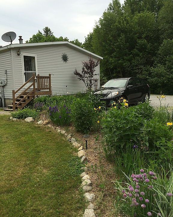 Garden off the driveway