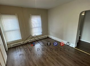 711 W 5th St APT 2, Waterloo, IA 50702