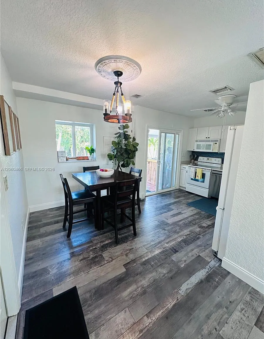 Lantana Heights 7 — Photo 4