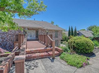 11 Rustic Hills St, Norman, OK 73072