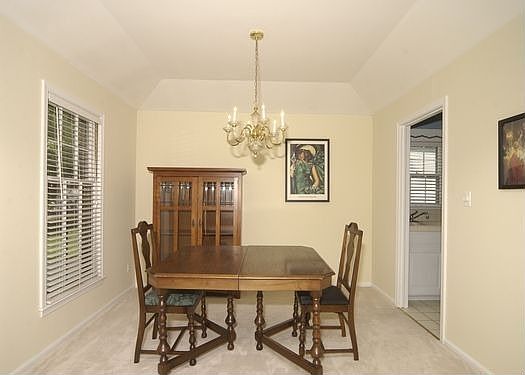5th image of 1164 Queens Pl