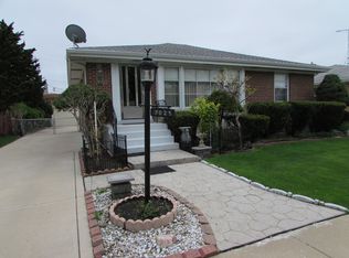 7025 W Seward St, Niles, IL 60714